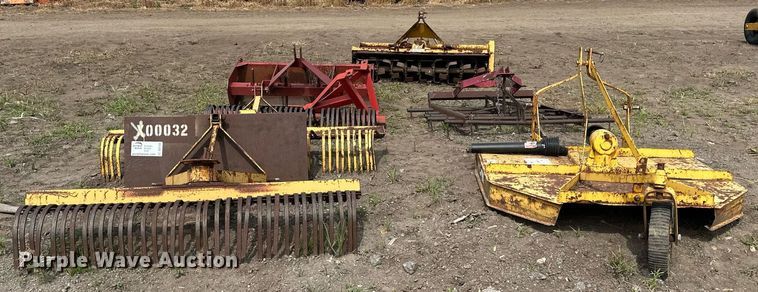 image for item DO5104 (7) pieces of ag equipment