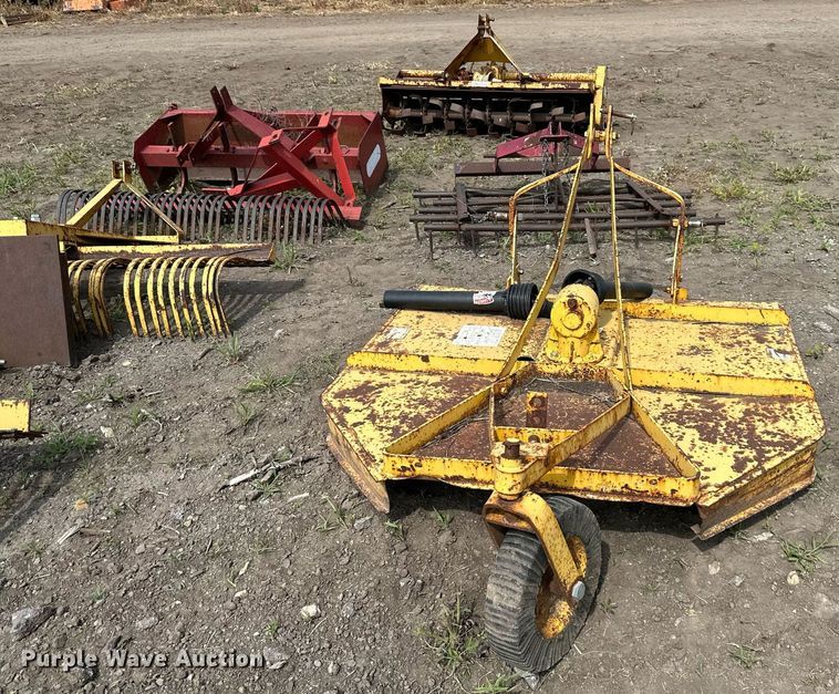 image for item DO5104 (7) pieces of ag equipment