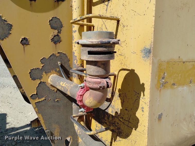 image for item DP3314 1981 Caterpillar 631D  water wagon