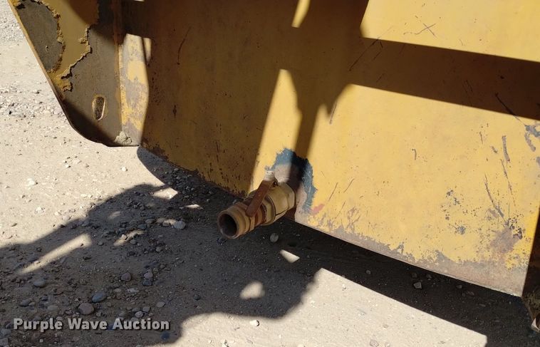 image for item DP3314 1981 Caterpillar 631D  water wagon