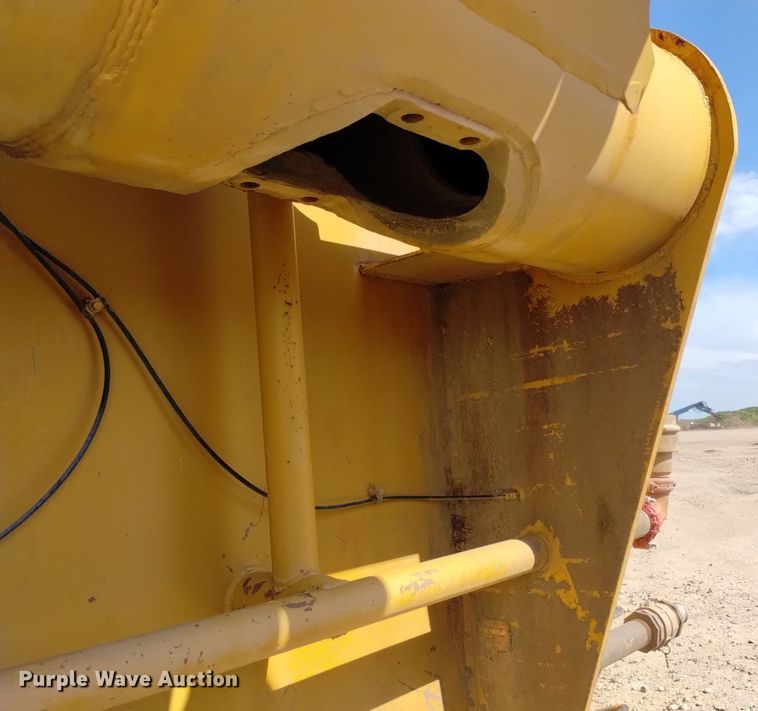 image for item DP3314 1981 Caterpillar 631D  water wagon