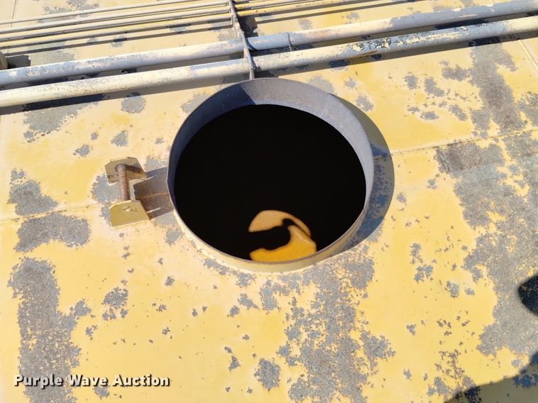 image for item DP3314 1981 Caterpillar 631D  water wagon