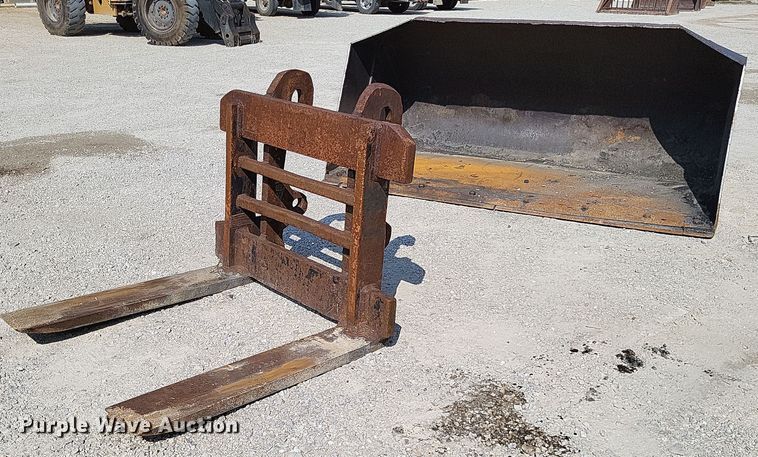 image for item DP5185 (2) wheel loader attachments