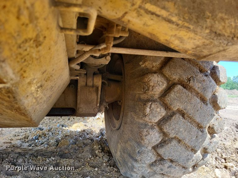 image for item DP5189 1990 Caterpillar D25D  haul truck