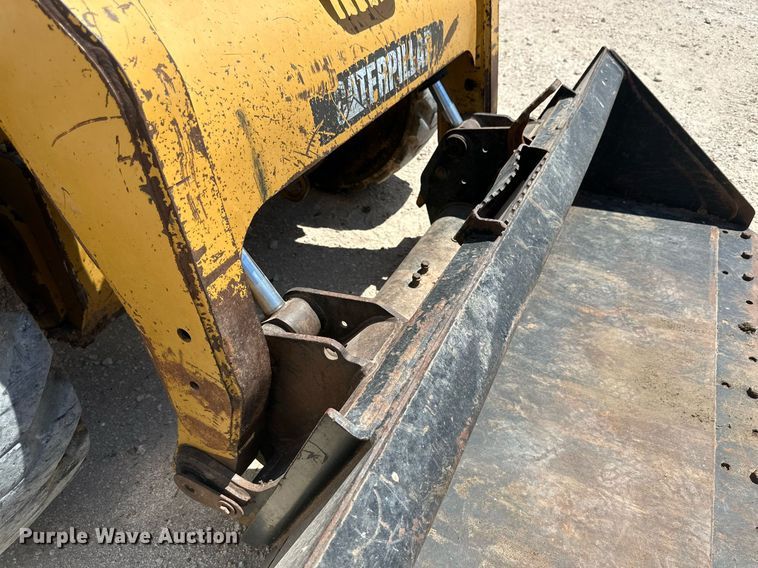 image for item DQ1337 2008 Caterpillar 246C  skid steer loader