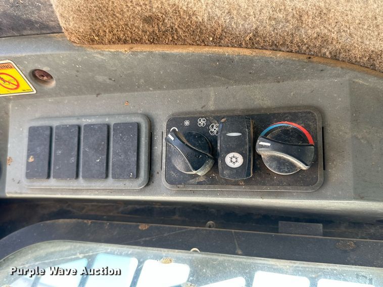 image for item DQ1337 2008 Caterpillar 246C  skid steer loader