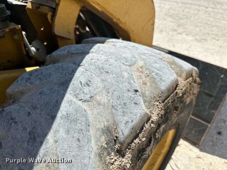 image for item DQ1337 2008 Caterpillar 246C  skid steer loader