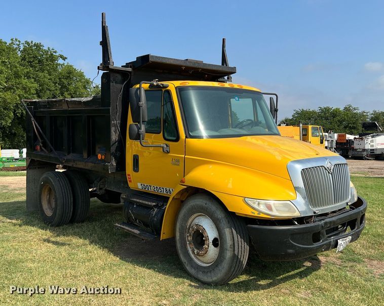 image for item DQ2084 2007 International 4300  dump truck