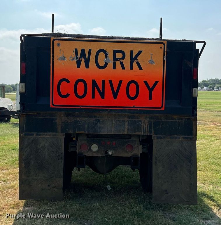 image for item DQ2084 2007 International 4300  dump truck