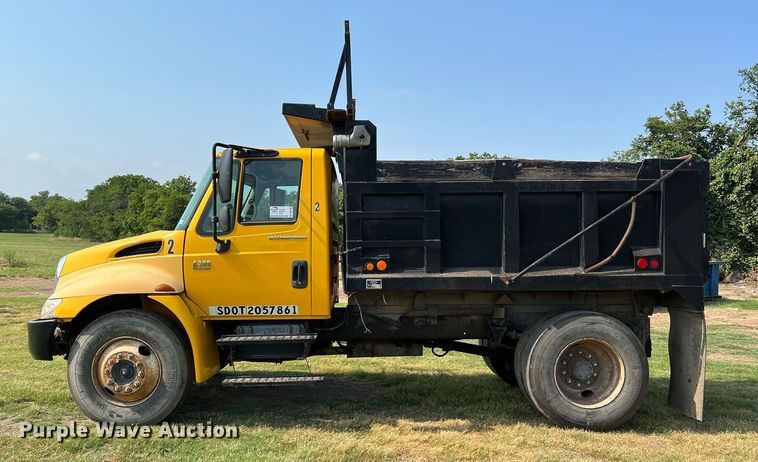 image for item DQ2084 2007 International 4300  dump truck