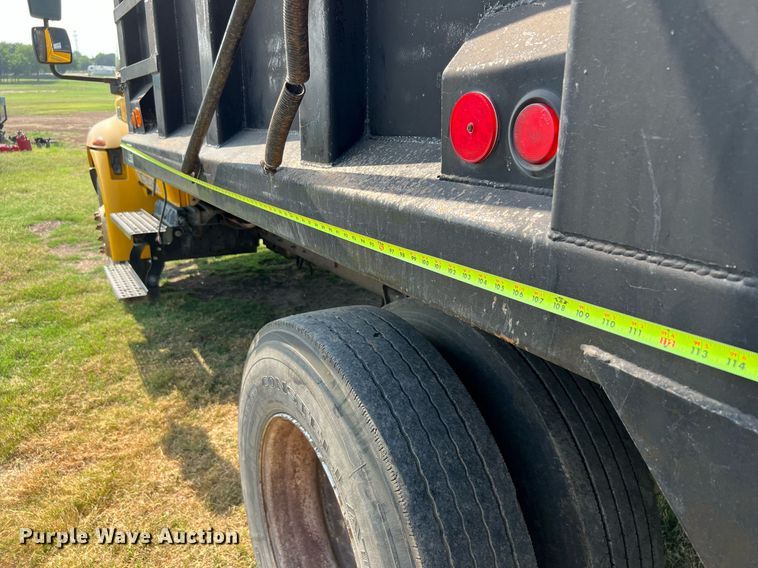 image for item DQ2084 2007 International 4300  dump truck