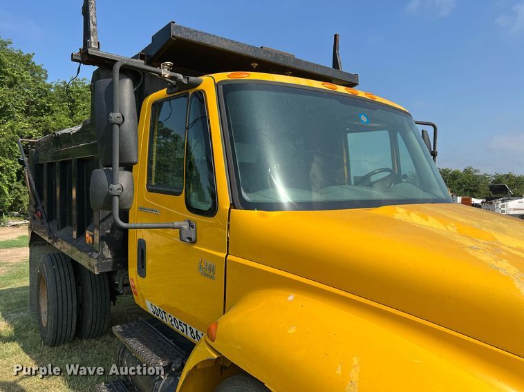 image for item DQ2084 2007 International 4300  dump truck