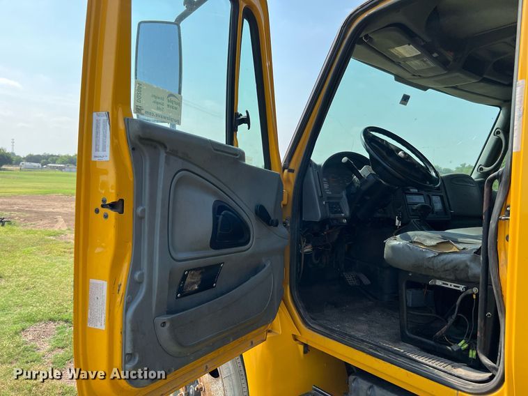 image for item DQ2084 2007 International 4300  dump truck