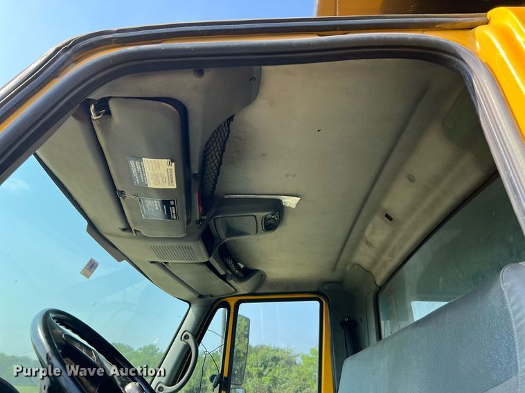 image for item DQ2084 2007 International 4300  dump truck