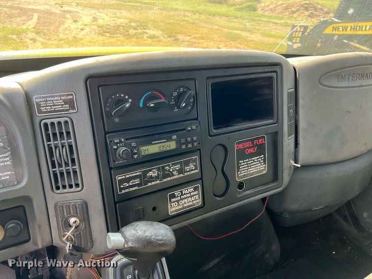 image for item DQ2084 2007 International 4300  dump truck