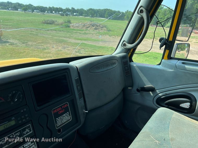 image for item DQ2084 2007 International 4300  dump truck