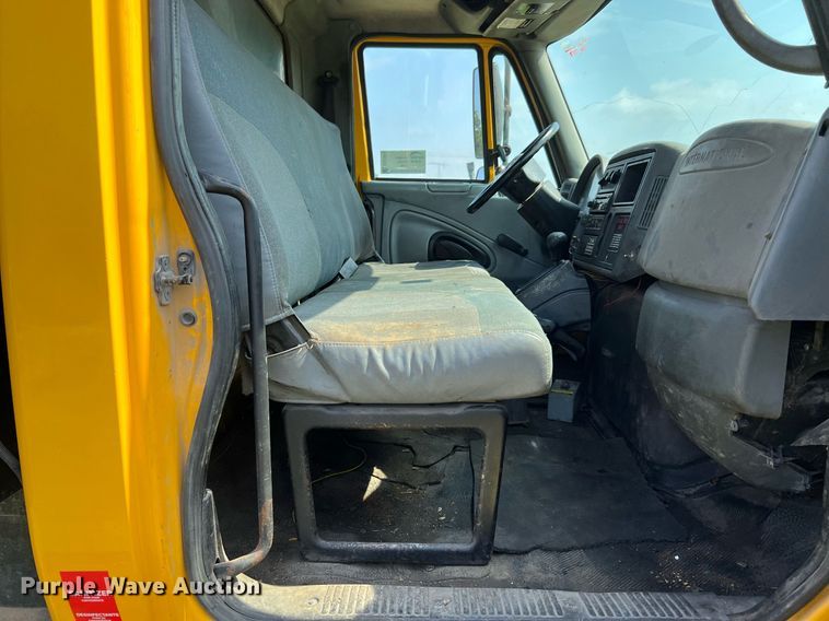 image for item DQ2084 2007 International 4300  dump truck