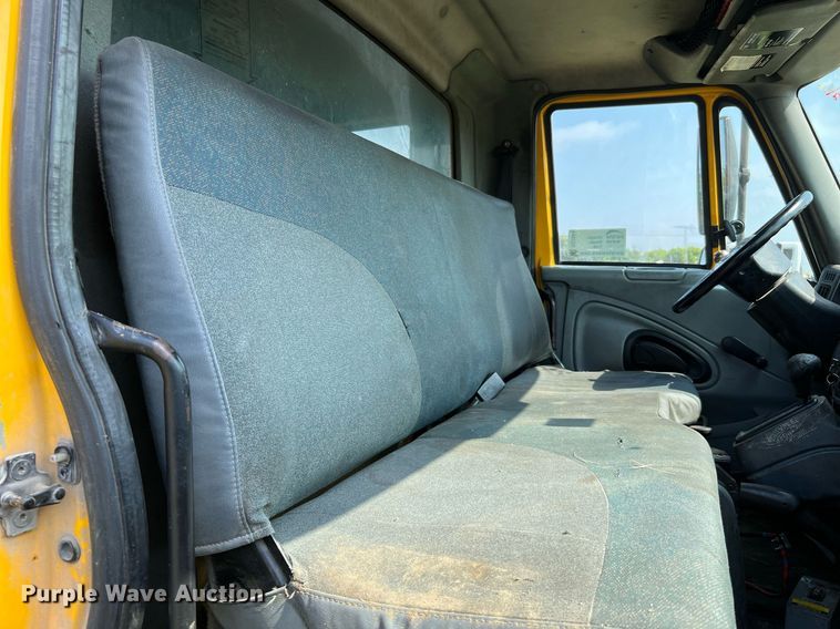 image for item DQ2084 2007 International 4300  dump truck