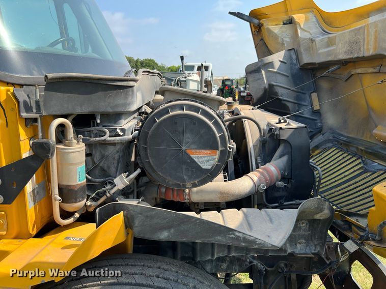 image for item DQ2084 2007 International 4300  dump truck