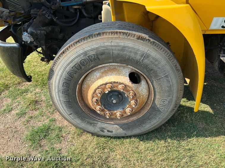 image for item DQ2084 2007 International 4300  dump truck