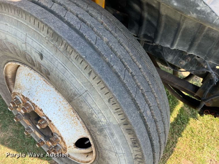 image for item DQ2084 2007 International 4300  dump truck