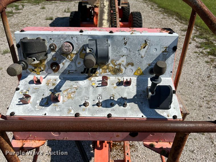 image for item DQ2099 1997 JLG 80H  boom lift