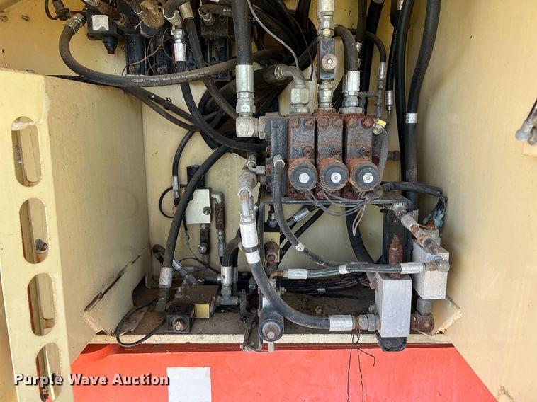 image for item DQ2099 1997 JLG 80H  boom lift