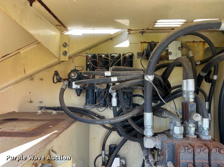 image for item DQ2099 1997 JLG 80H  boom lift