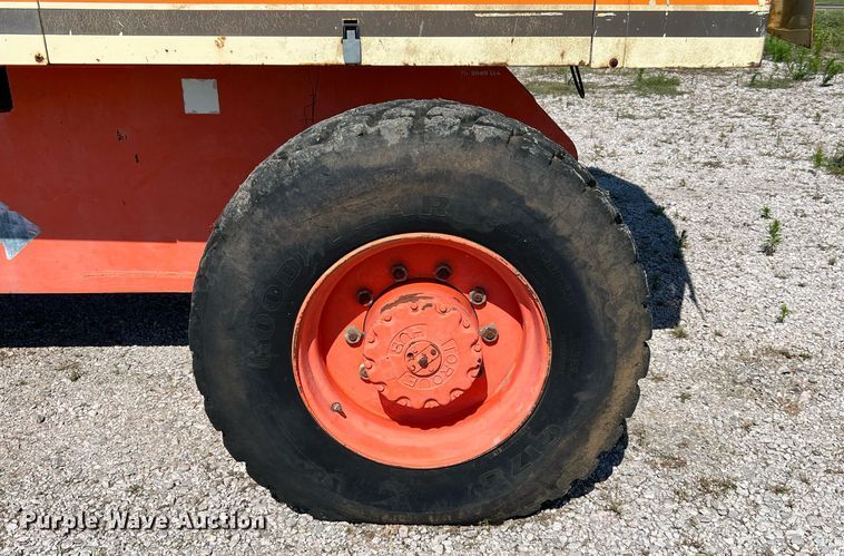 image for item DQ2099 1997 JLG 80H  boom lift