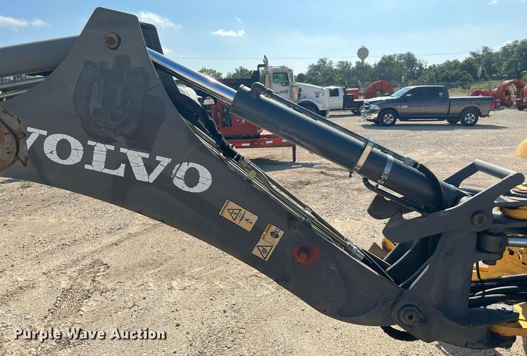 image for item DQ2105 2007 Volvo BL60  backhoe