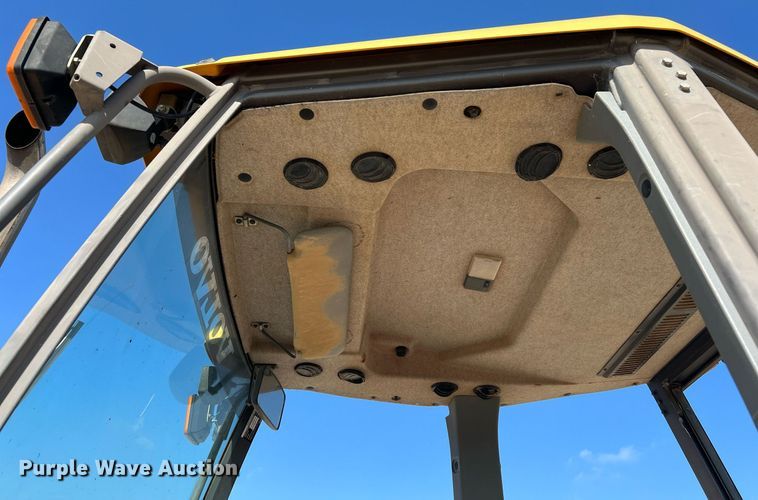 image for item DQ2105 2007 Volvo BL60  backhoe