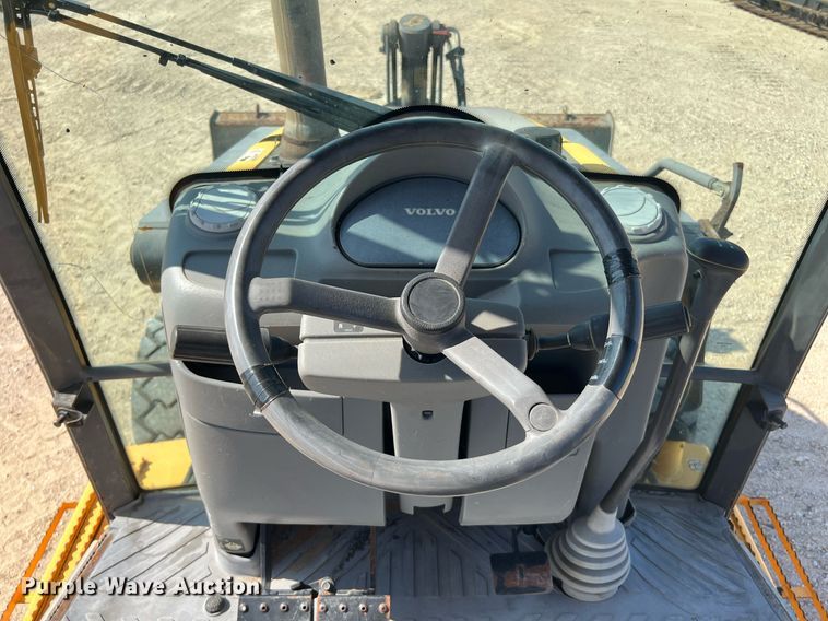 image for item DQ2105 2007 Volvo BL60  backhoe