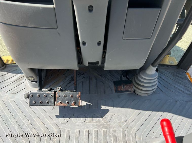 image for item DQ2105 2007 Volvo BL60  backhoe