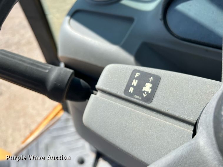 image for item DQ2105 2007 Volvo BL60  backhoe