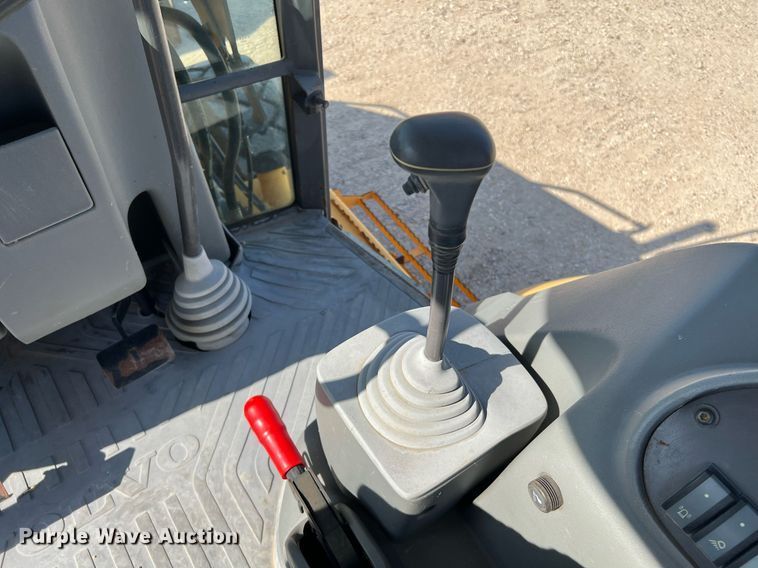 image for item DQ2105 2007 Volvo BL60  backhoe