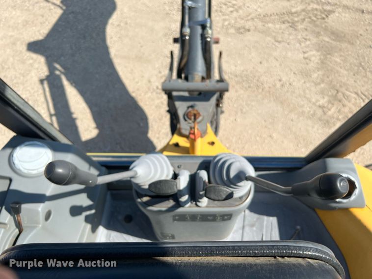 image for item DQ2105 2007 Volvo BL60  backhoe