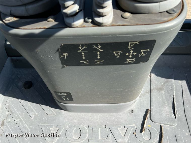 image for item DQ2105 2007 Volvo BL60  backhoe