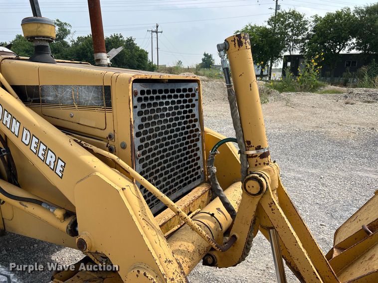 image for item DQ2109 1993 John Deere 310D  backhoe