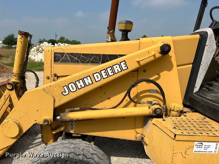 image for item DQ2109 1993 John Deere 310D  backhoe