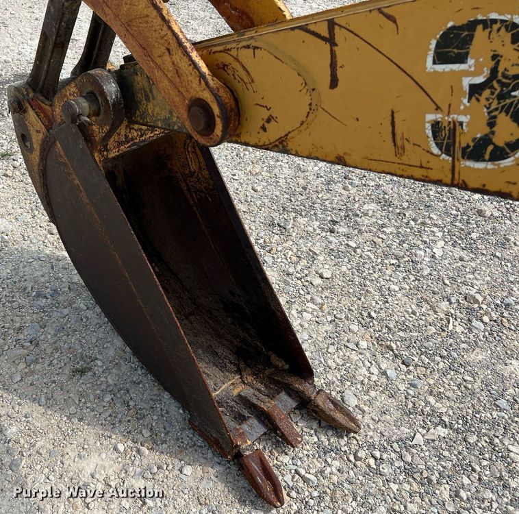 image for item DQ2109 1993 John Deere 310D  backhoe