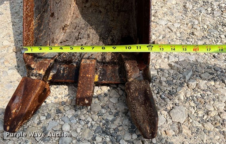 image for item DQ2109 1993 John Deere 310D  backhoe