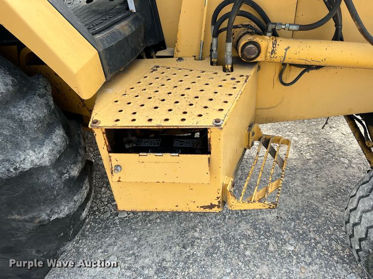 image for item DQ2109 1993 John Deere 310D  backhoe