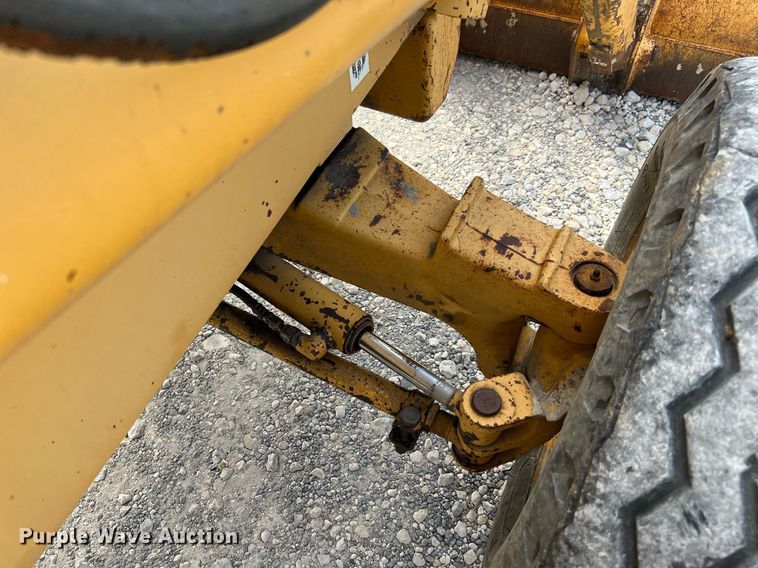 image for item DQ2109 1993 John Deere 310D  backhoe