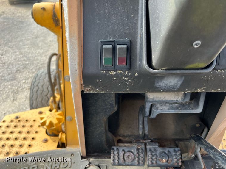 image for item DQ2109 1993 John Deere 310D  backhoe