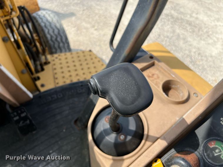 image for item DQ2109 1993 John Deere 310D  backhoe