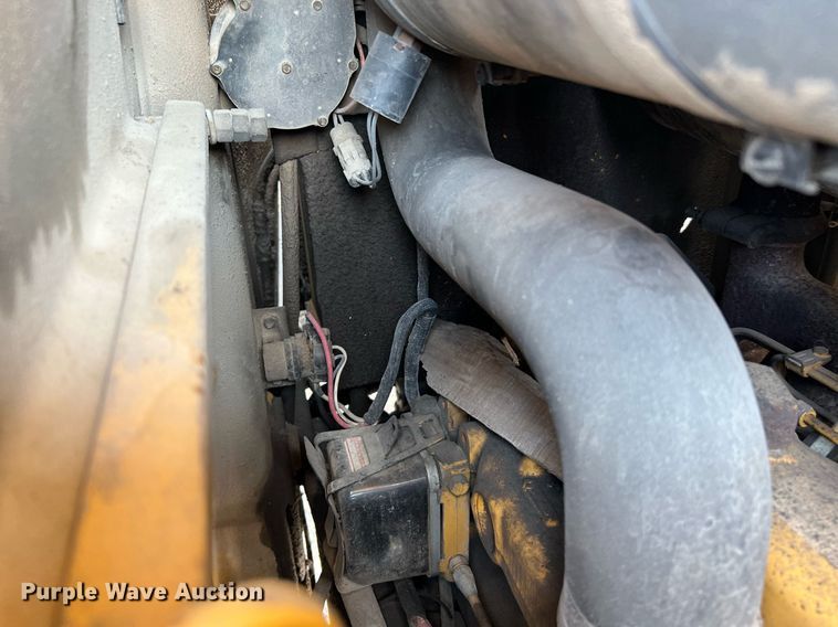 image for item DQ2109 1993 John Deere 310D  backhoe