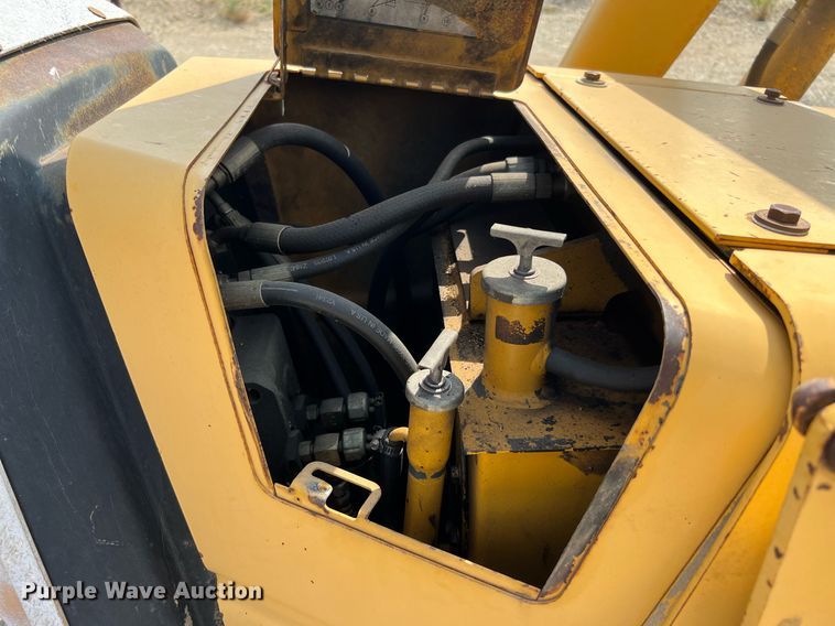 image for item DQ2109 1993 John Deere 310D  backhoe