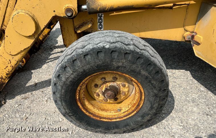 image for item DQ2109 1993 John Deere 310D  backhoe