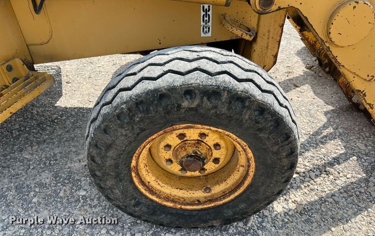 image for item DQ2109 1993 John Deere 310D  backhoe