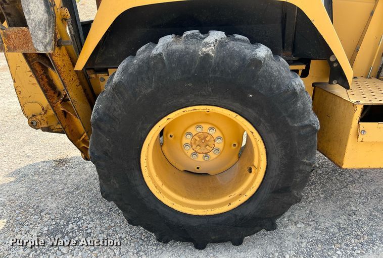 image for item DQ2109 1993 John Deere 310D  backhoe